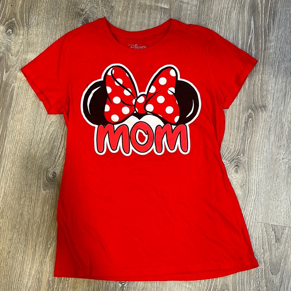 Red Disney Mini/Mom/Disney T-shirt. Size extra large, 15/17.  Excellent